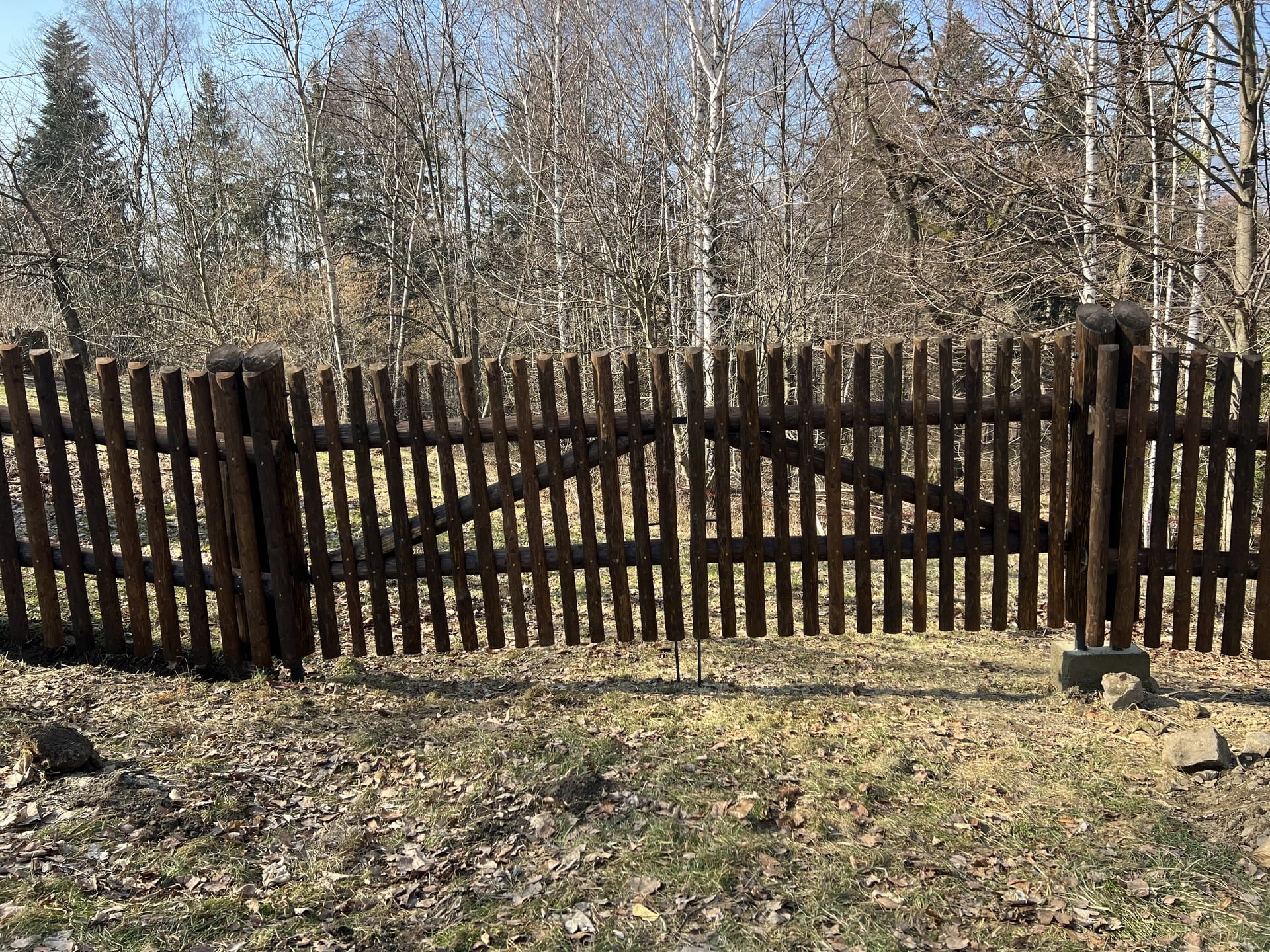 Obrázek 3 / Dřevěné ploty - strojně loupané   - realizace Ostravice 3-2022